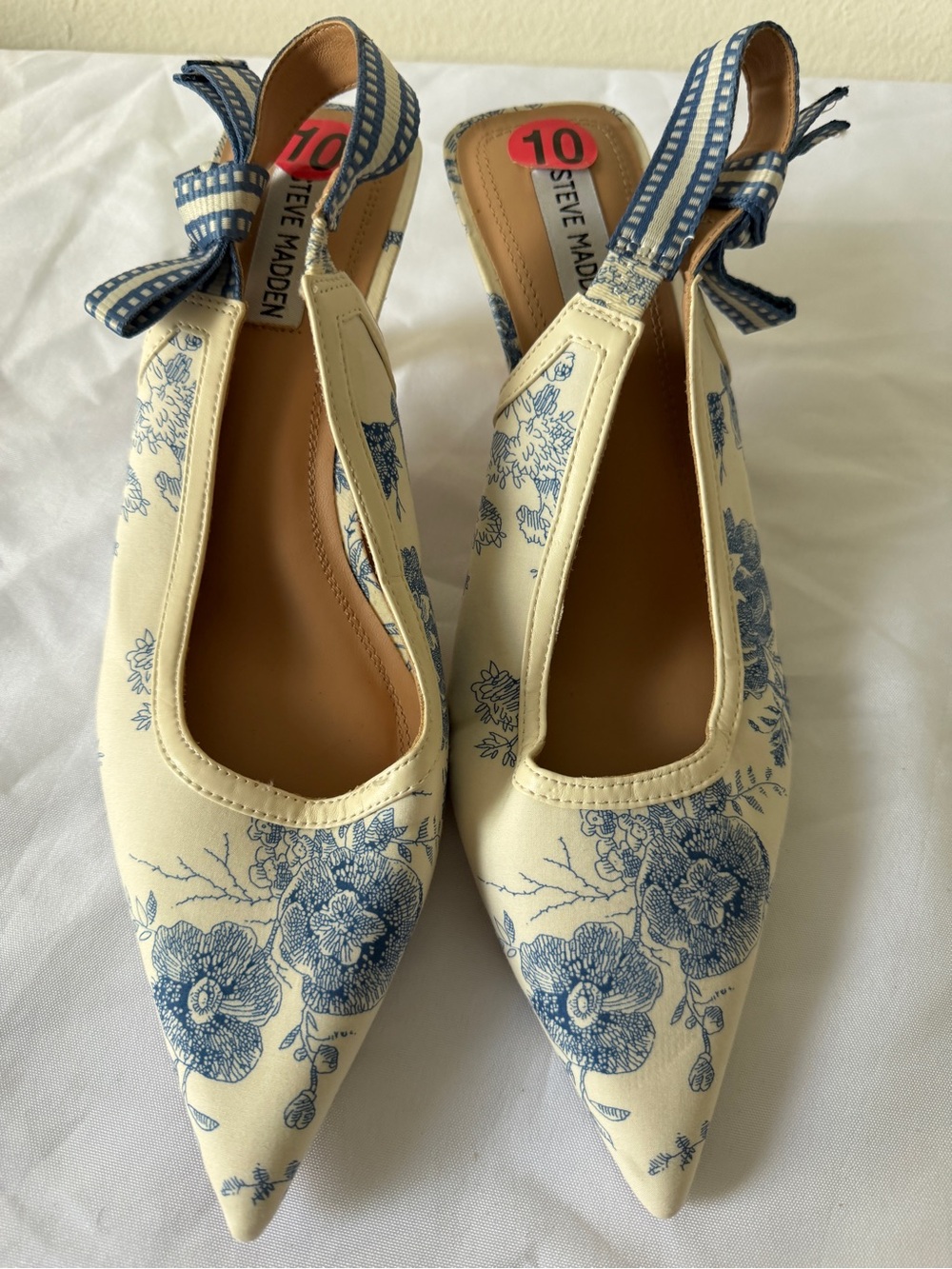 Steve Madden Cream and Blue Floral Pointed-Toe Slingback Heels with Bow Detail